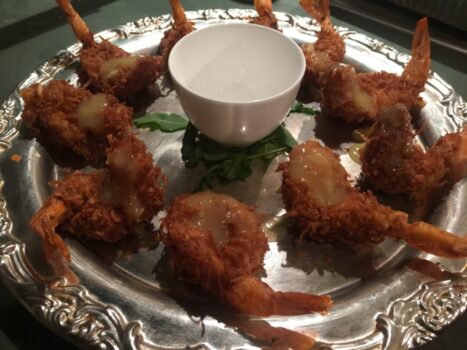 fried shrimp with dipping sauce