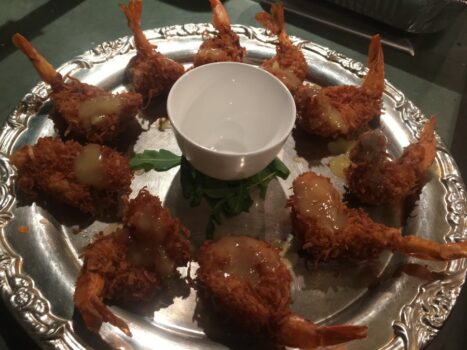 fried shrimp with dipping sauce